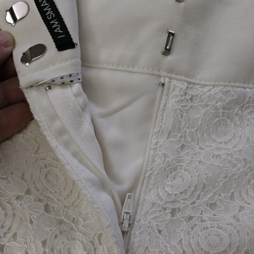 Maurices Women's White/off White Lace Shorts. NWT Size 13/14 - Picture 3 of 10